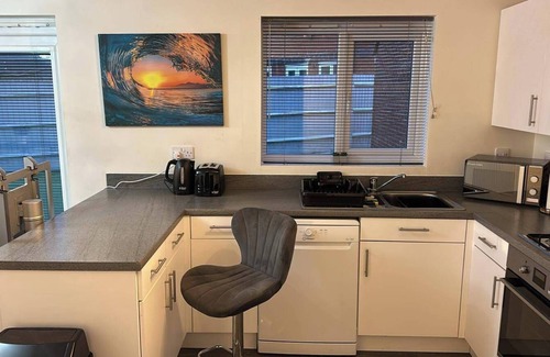 Wolverhampton House | Goodwood Drive Hideaway - 4BR House