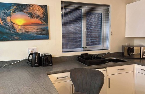 Wolverhampton House | Goodwood Drive Hideaway - 4BR House