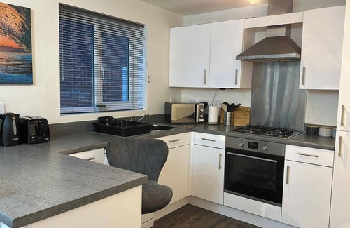 Wolverhampton House | Goodwood Drive Hideaway - 4BR House