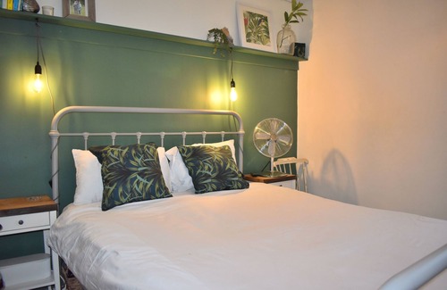 Chichester House | Goodwood Events House with Secure Garden & Free On-Street Parking