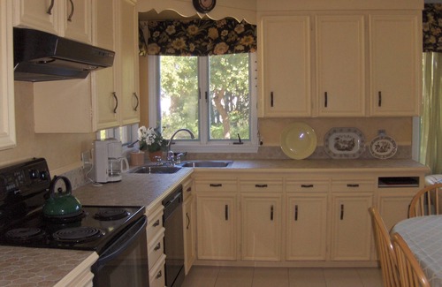 Kennebunkport House | Goose Rocks Beach- Walk to Beach 3 BR/2 Bath- Avail in November & December 2025