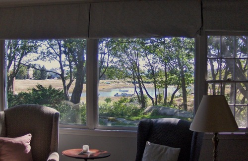 Kennebunkport House | Goose Rocks Beach- Walk to Beach 3 BR/2 Bath- Avail in November & December 2025