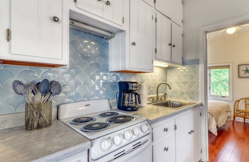 Kennebunkport House | Goose Rocks Beach Cottage! Steps to beach!