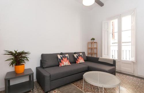 Vallcarca i els Penitents Apartment | Gopal-Comfortable Cozy Apartment for Groups in Gracia