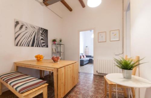 Vallcarca i els Penitents Apartment | Gopal-Comfortable Cozy Apartment for Groups in Gracia