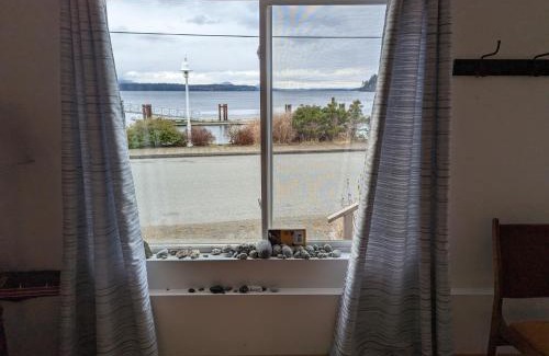 Alert Bay Hotel | Gordie's Inn & Suites