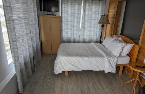 Alert Bay Hotel | Gordie's Inn & Suites