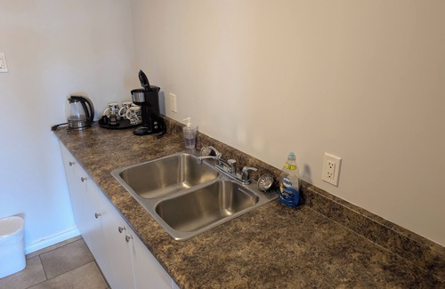 Alert Bay Hotel | Gordie's Inn & Suites