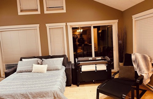 Saanich East House | Gordon Head Getaway nn (A blocked out Sunday is possible upon request)