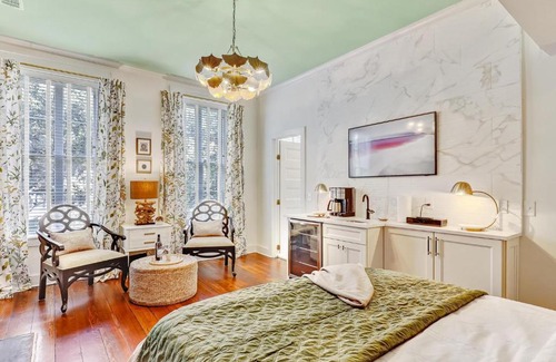 Historic Downtown Savannah Apartment | Gordon Inn Holly