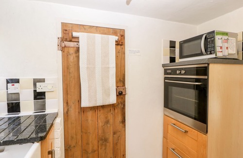 Newnham Cottage | GORDON'S VIEW, with open fire in Pleasant Stile