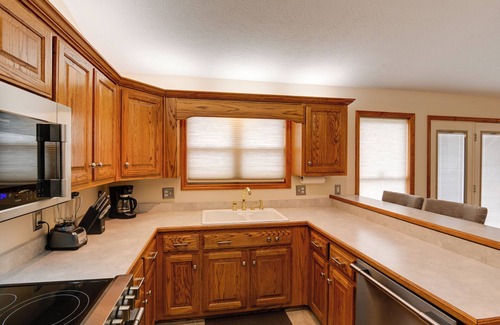 Gordonsville Cabin | Gordonsville Retreat: Deck w/Spectacular Views!
