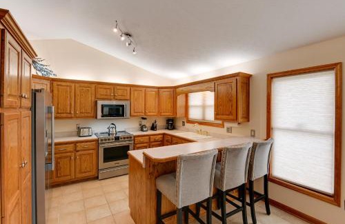 Gordonsville House | Gordonsville Retreat Deck with Spectacular Views!