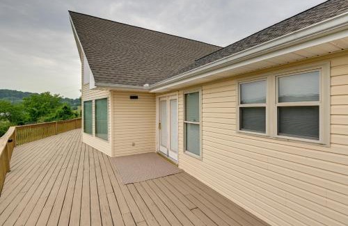 Gordonsville House | Gordonsville Retreat Deck with Spectacular Views!