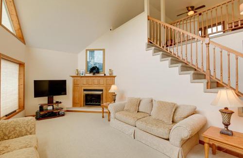 Gordonsville House | Gordonsville Retreat Deck with Spectacular Views!