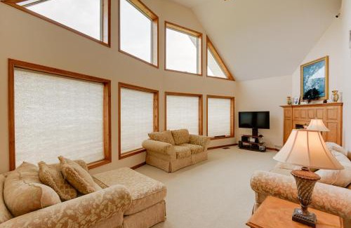 Gordonsville House | Gordonsville Retreat Deck with Spectacular Views!