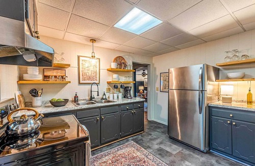 Summerlee House | Gorge Getaway near ACE | Fire Pit & BBQ