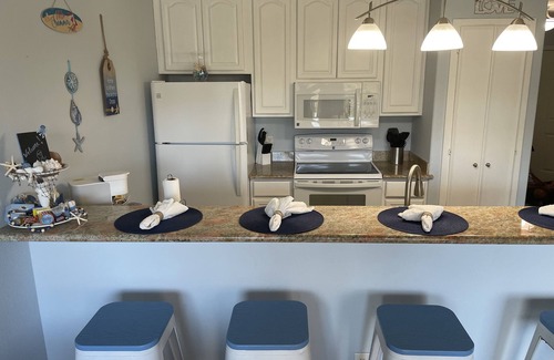 Galveston Condo | Gorgeous 1 bedroom beach front condo. Sleeps 6