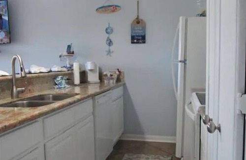 Galveston Condo | Gorgeous 1 bedroom beach front condo. Sleeps 6