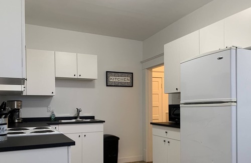 Moose Jaw Apartment | Gorgeous 1-bedroom Condo 🍁 Location, 4k Smart TV, WiFi