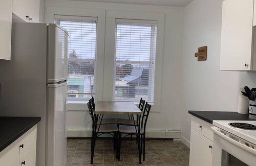 Moose Jaw Apartment | Gorgeous 1-bedroom Condo 🍁 Location, 4k Smart TV, WiFi