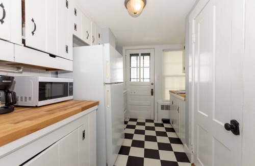 Stonington Apartment | Gorgeous 1 bedroom in heart of the Boro