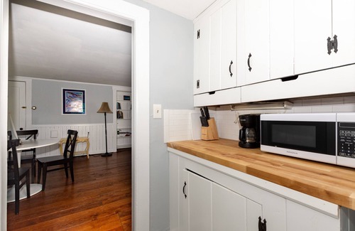 Stonington Apartment | Gorgeous 1 bedroom in heart of the Boro