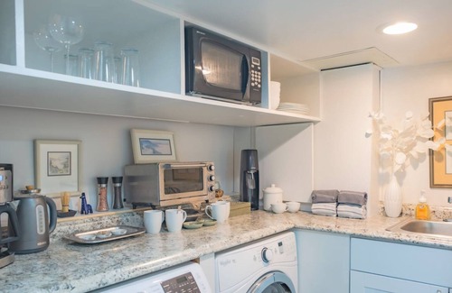 Phinney Ridge Apartment | Gorgeous 1 Bedroom Space Close to Woodland Park