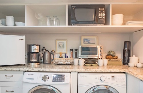 Phinney Ridge Apartment | Gorgeous 1 Bedroom Space Close to Woodland Park