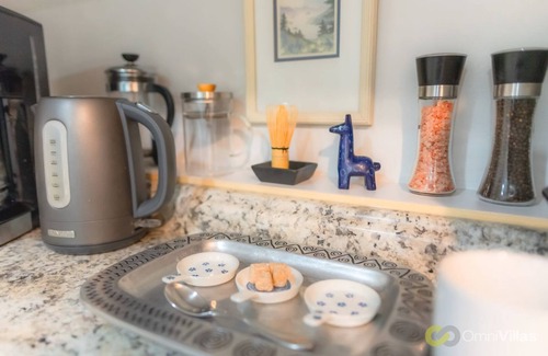 Phinney Ridge Apartment | Gorgeous 1 Bedroom Space Close to Woodland Park
