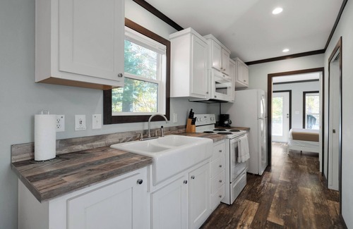 Jamestown Cabin | Gorgeous 1-Bedroom Tiny Home 1/2 Mile from Marina and Boat Ramp #409!