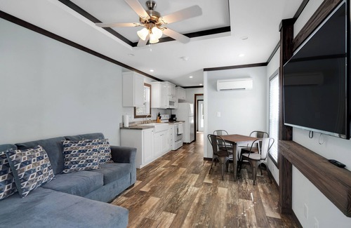 Jamestown Cabin | Gorgeous 1-Bedroom Tiny Home 1/2 Mile from Marina and Boat Ramp #409!