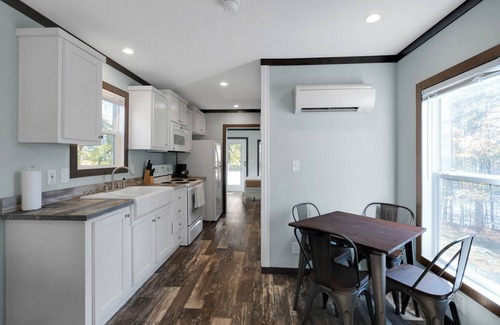 Jamestown Cabin | Gorgeous 1-Bedroom Tiny Home 1/2 Mile from Marina and Boat Ramp #409!