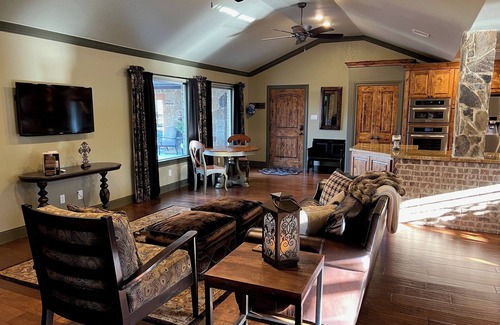 Friendswood House | GORGEOUS 1-BR, 1-BATH RANCH HOUSE Near Downtown Houston with AMAZING POOL &PATIO