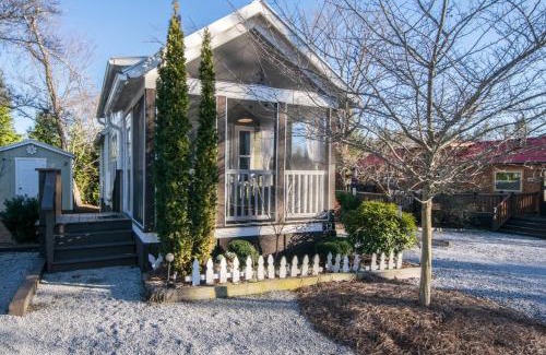 Upward House | Gorgeous 1BR Tiny Home with Pool and Bocce