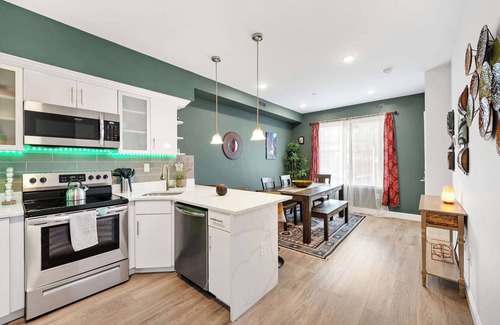 West Poplar House | Gorgeous 2 BD/2 Bath Home w/Private Patio