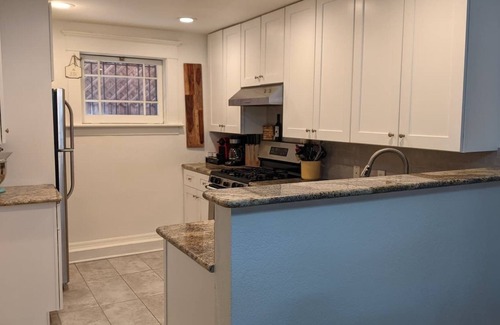 Congress Park House | Gorgeous 2 Bdrm Congress Park Condo month to month