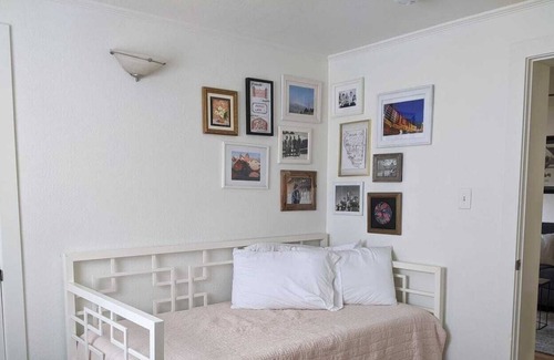 Congress Park House | Gorgeous 2 Bdrm Congress Park Condo month to month