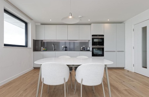 Ramsgate Apartment | Gorgeous 2 Bed Apartment with Stunning Sea Views with Free Parking and Fast Internet