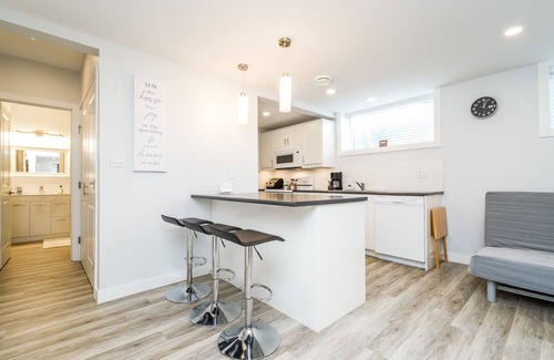 Northeast Edmonton House | Gorgeous 2 bed suite centrally located in Edmonton