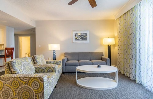 Seabreeze Historic District Resort | Gorgeous 2-Bedroom Deluxe Suite in Beautiful Daytona Beach!n