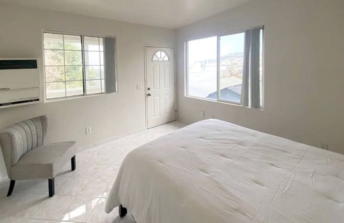 Bay Area House | Gorgeous 2 bedroom house 5 min to Daly City BART