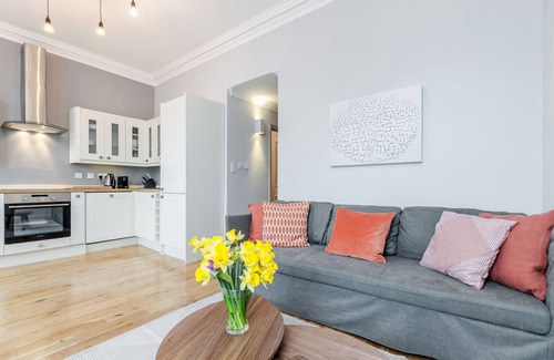 Redcliffe Apartment | Gorgeous 2-Bedroom Apartment in Chelsea