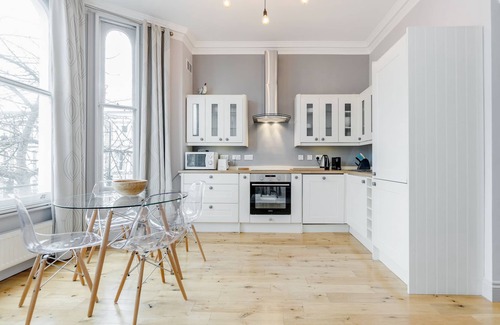 Redcliffe Apartment | Gorgeous 2-Bedroom Apartment in Chelsea