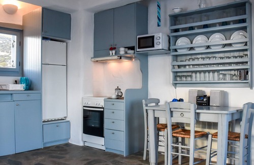 Drios Apartment | Gorgeous 2 bedroom apartment with sea views in Drios, near Golden Beach.