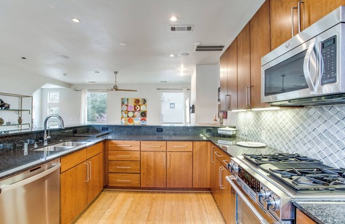 Oak Lawn Condo | Gorgeous 2-bedroom Condo in the Heart of Oaklawn near Downtown Dallas