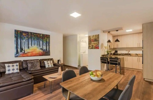 Zona Rosa Apartment | Gorgeous 2 BR 2 BATH unit in Parque Lleras with A/C