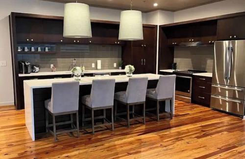 West End House | GORGEOUS 2 BR on MAIN #4