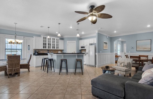 Emerald Waters Village House | Gorgeous! 2 Neighborhood Pools-Near Beach-FAB Master-3BR La Vida Playa🐠