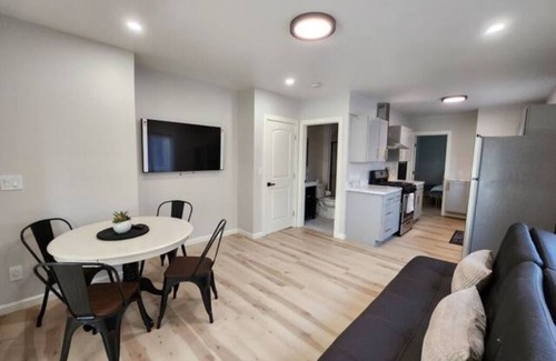Upper Telegraph Apartment | Gorgeous 2Bedroom - Walk to UCB